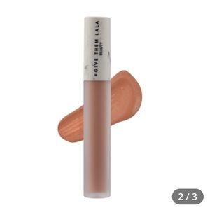 Give them lala hydromatte lip in “Booty Call”